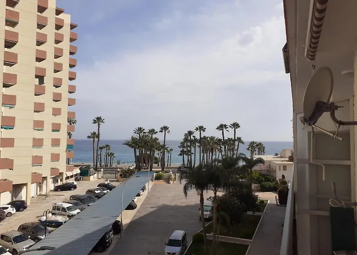 Precioso piso en urbanización tranquila y céntrica frente al mar